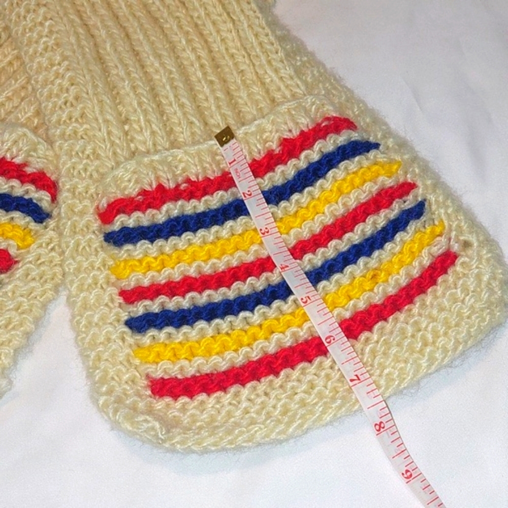 Vintage Scarf  Thick Cream Yarn .Pockets on the bottom for all your favorites. - Picture 3 of 6